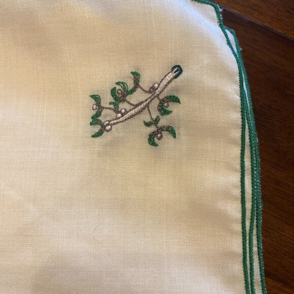 Spode Christmas Linen Embroidery Placemat, off white green edge 18x13 Set of 8 - Picture 4 of 9